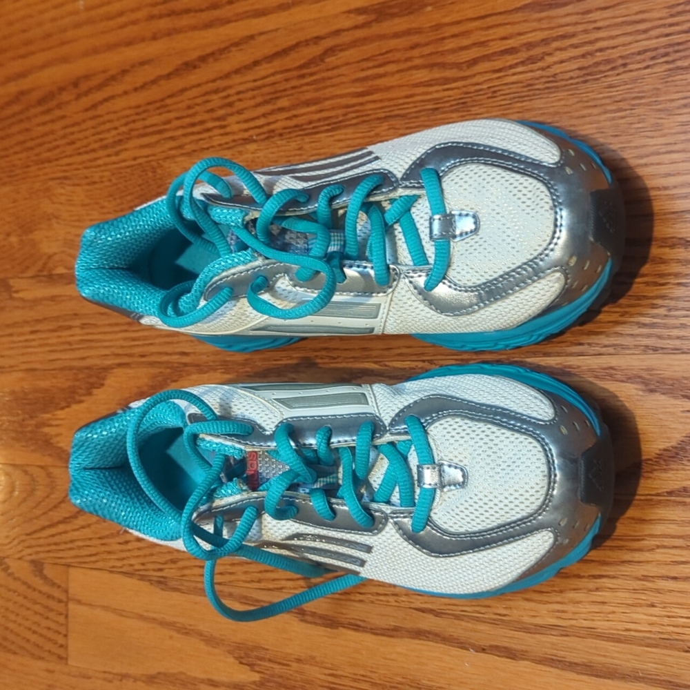 Adidas NWOT size 6 running shoes